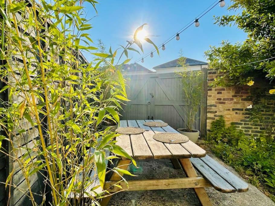 Northdene Cottage - Cosy Old Fisherman'S Cottage Two Mins From Sea - Free Parking - Wood Burning Stove - Roll Top Bath - Dog Friendly Діл Екстер'єр фото