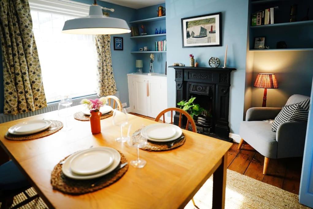 Northdene Cottage - Cosy Old Fisherman'S Cottage Two Mins From Sea - Free Parking - Wood Burning Stove - Roll Top Bath - Dog Friendly Діл Екстер'єр фото