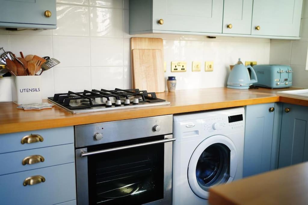 Northdene Cottage - Cosy Old Fisherman'S Cottage Two Mins From Sea - Free Parking - Wood Burning Stove - Roll Top Bath - Dog Friendly Діл Екстер'єр фото