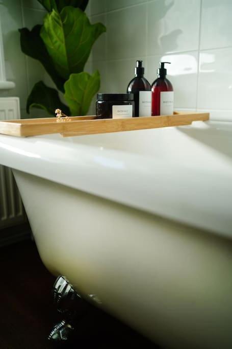 Northdene Cottage - Cosy Old Fisherman'S Cottage Two Mins From Sea - Free Parking - Wood Burning Stove - Roll Top Bath - Dog Friendly Діл Екстер'єр фото